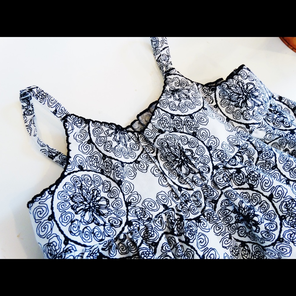 Flowy Tank Top 🖤 - Picture 2 of 3